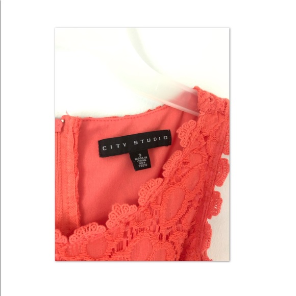 PRICE ⬇️⬇️⬇️⭐️CORAL, LACE, FIT AND FLARE DRESS⭐️⭐️ - Picture 2 of 4